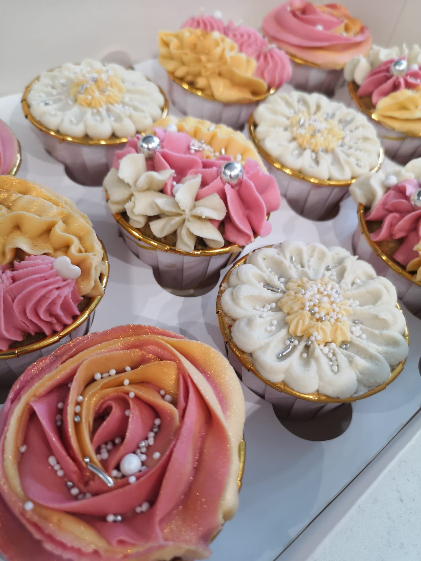 Cupcakes - FANCY (Ind. box - Min. of 8)